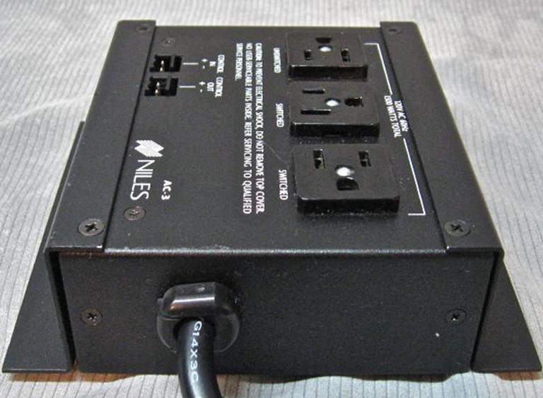 Afbeelding van Niles AC-3, AC power strip