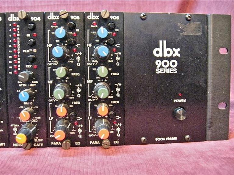 Image sur DBX 900 Frame with 903, 904 and 905 modules