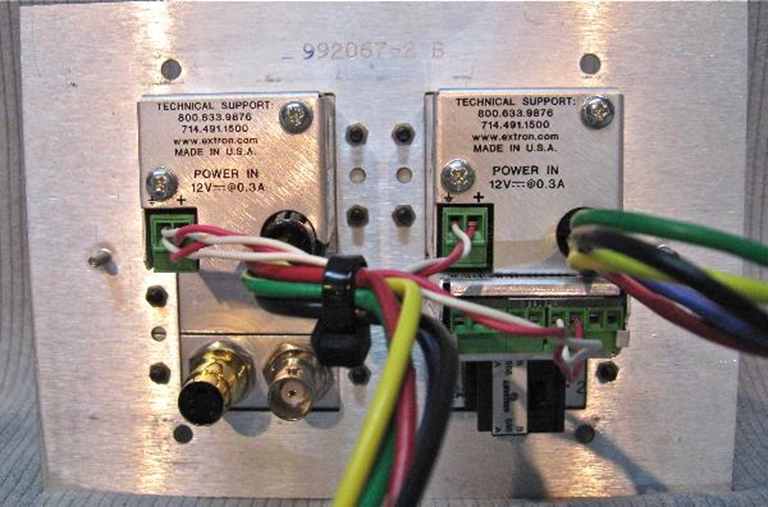 Image sur Extron DAV DAS MAAP  Modules with Wall plate