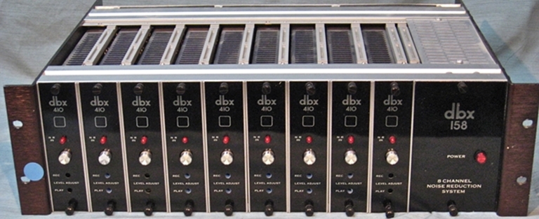 Image sur DBX 158 Frame, with 410 Noise Reduction Cards