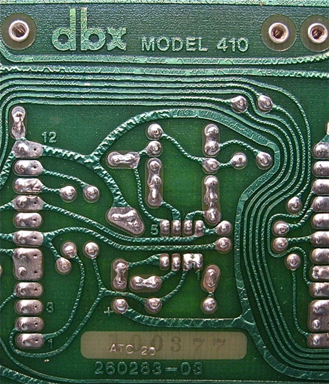 Image sur DBX 158 Frame, with 410 Noise Reduction Cards