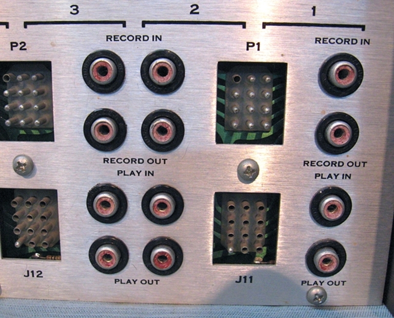 Image sur DBX 158 Frame, with 410 Noise Reduction Cards