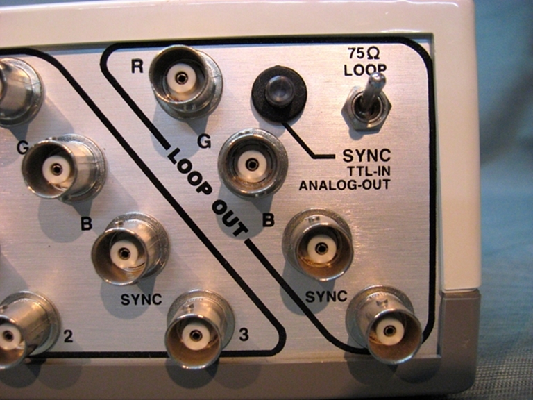 Image sur Extron ADA3, 1x3 RGBS Video DA