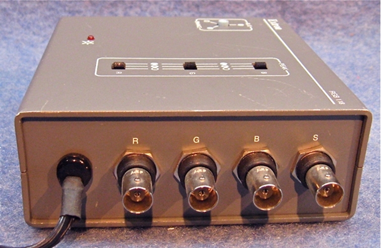 Image sur Extron RGB 118 9 Pin Analog to RGBs video