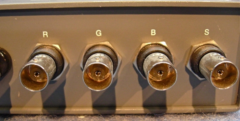 Image sur Extron RGB 118 9 Pin Analog to RGBs video