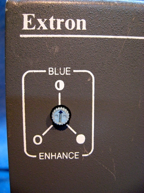 Image sur Extron RGB 118 9 Pin Analog to RGBs video