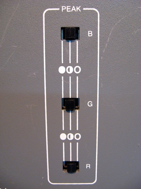 Image sur Extron RGB 118 9 Pin Analog to RGBs video