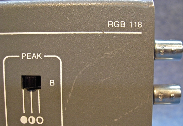 Image sur Extron RGB 118 9 Pin Analog to RGBs video