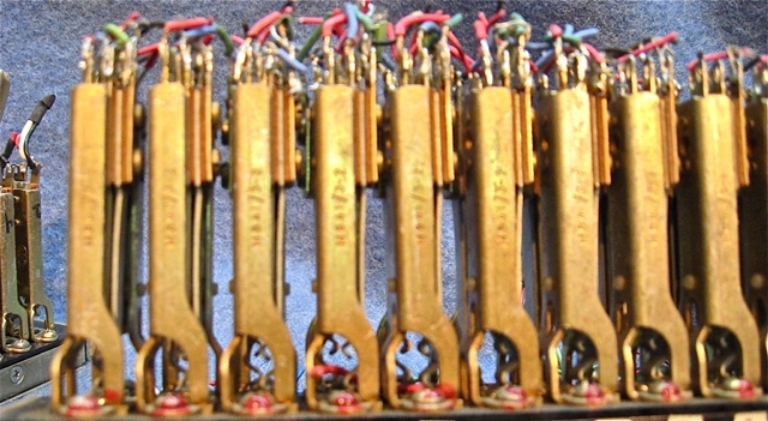 Image sur ADC/SwitchCraft Balanced, Switching Longframe Patch Panels, Close out prices.