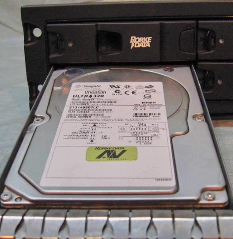 Image sur Rorke Data Media Dock Ultra 320 Frame w 8 removable drives