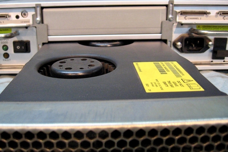 Image sur Rorke Data Media Dock Ultra 320 Frame w 8 removable drives