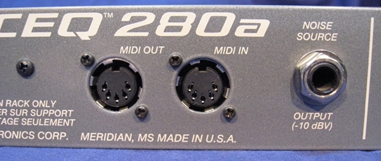 Image sur Peavy CEQ280a for PA or Instrument use.