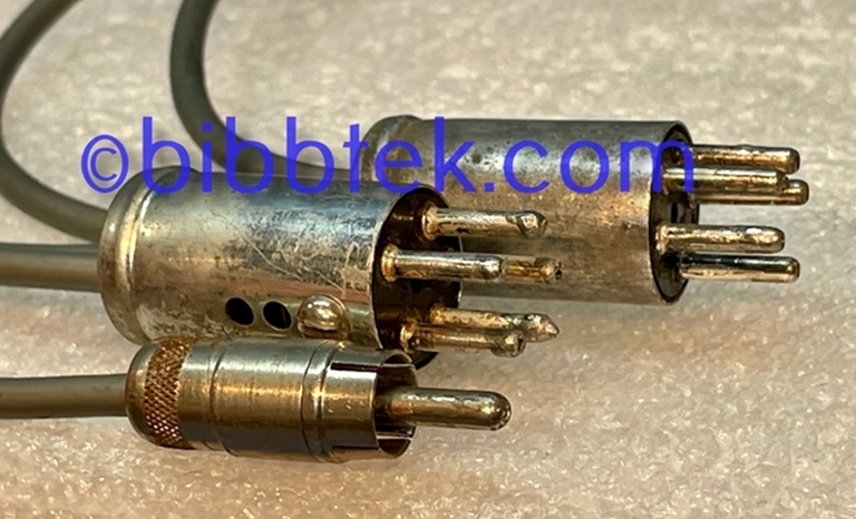 Image sur Crown International Tape deck Model LL802: 1/2 track Stereo Head assembly.